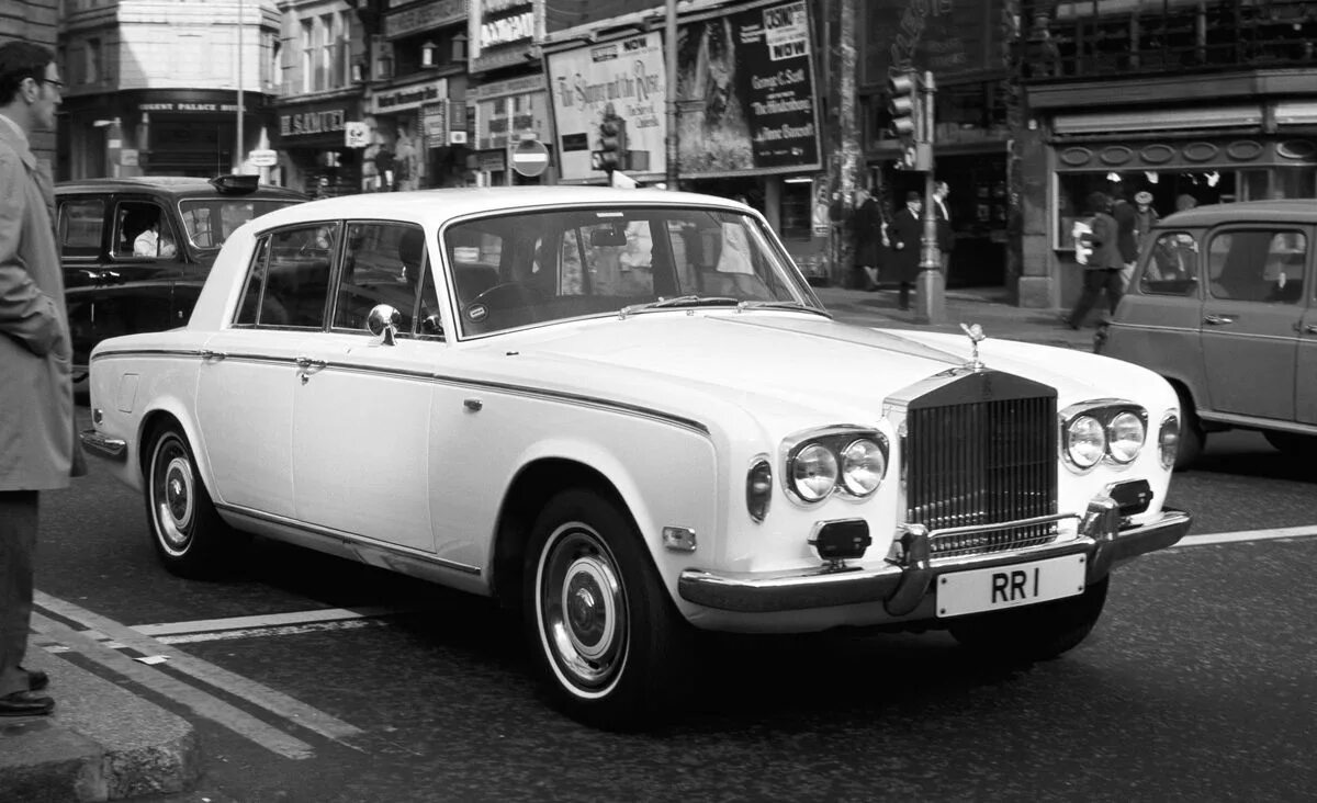 Rolls история. Роллс Ройс Сильвер Шедоу 1965. Rolls Royce Shadow. Роллс Ройс 1960. Роллс Ройс Фредди Меркури.