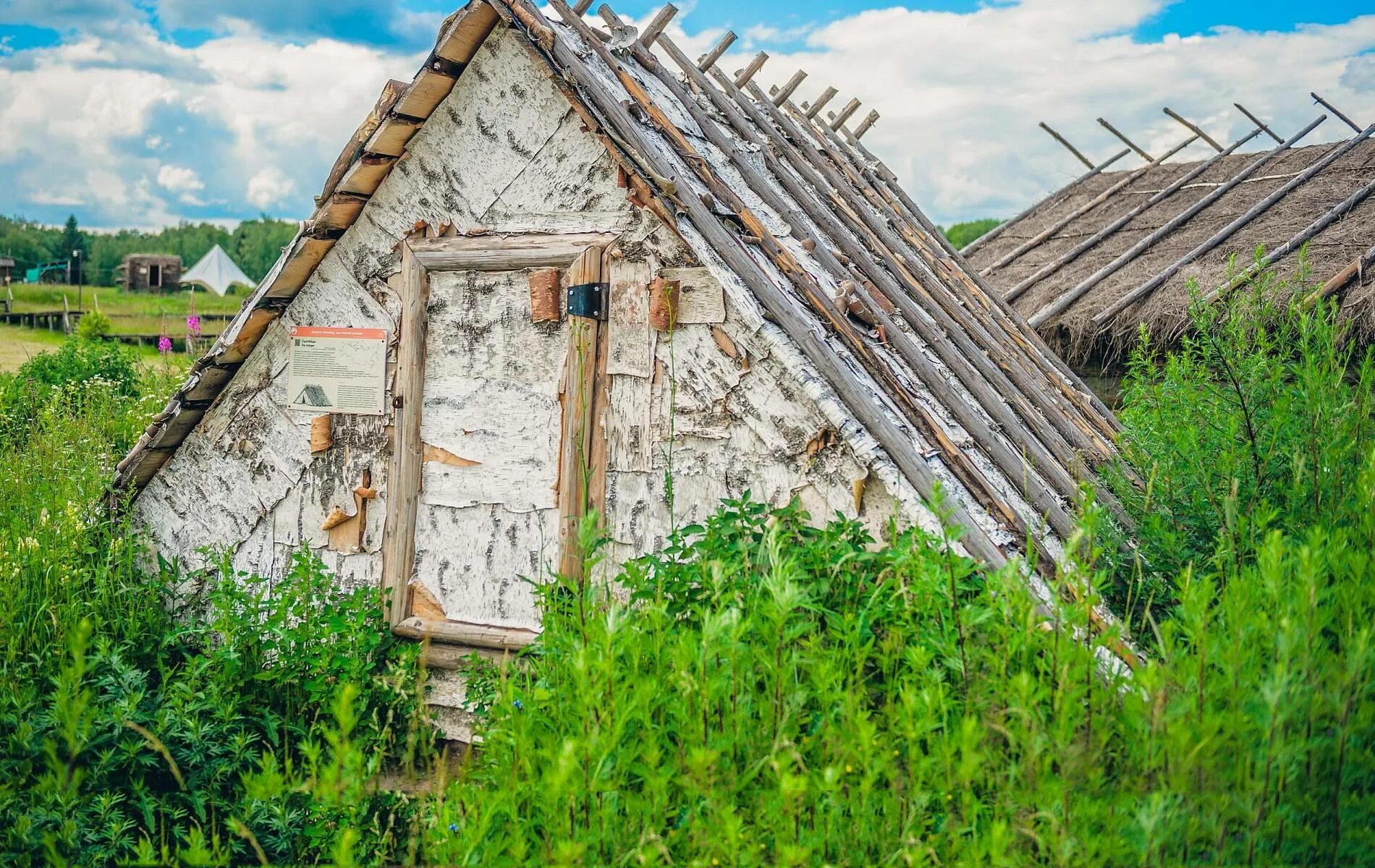 Жилище удэгейцев. Туэдзи жилище. Парк народов Сибири и дальнего Востока Этномир. Дом коренных народов