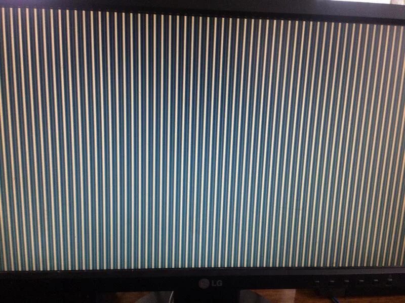 Телевизор экран стал черный. Вертикальные полосы 32lm340t. Полосы на экране. Белые полосы на мониторе. Вертикальные полосы на экране телевизора.
