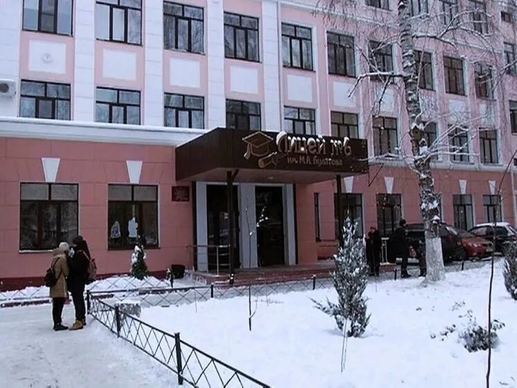 Фасад курского лицея № 6 украсила новая подсветка