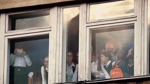 Давай посмотрим в окно