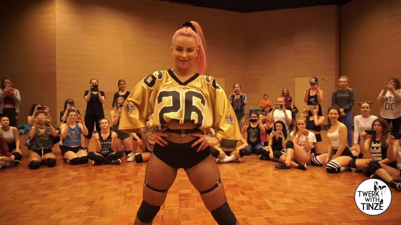 Tinze Twerk. Twerk with Tinze. Супер тверк 2019 БУЛКОТРЯС .Gold Dimes. Twerk Tinze Twerk.