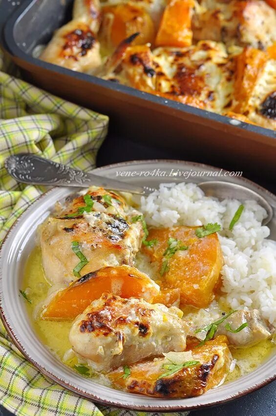 Тыква с куриным филе. Курица с тыквой. куриное филе с тыквой. курица с печеной тыквой. блюда из тыквы в духовке с курицей.