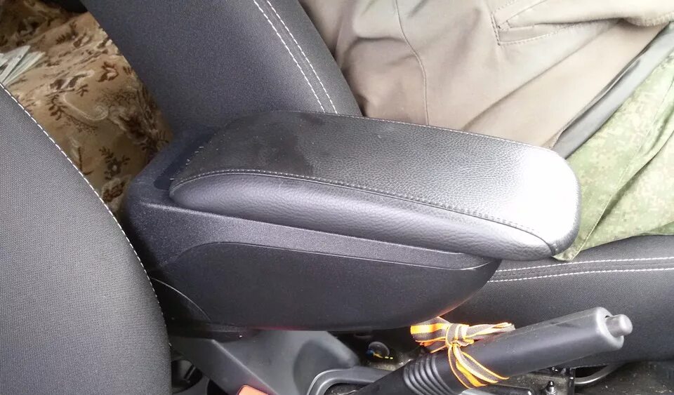 оригинальный подлокотник рено дастер. подлокотник центральный renault duster 2015-. оригинальный подлокотник рено дастер. Asam 77024 подлокотник рено дастер. 8201508364 подлокотник duster.