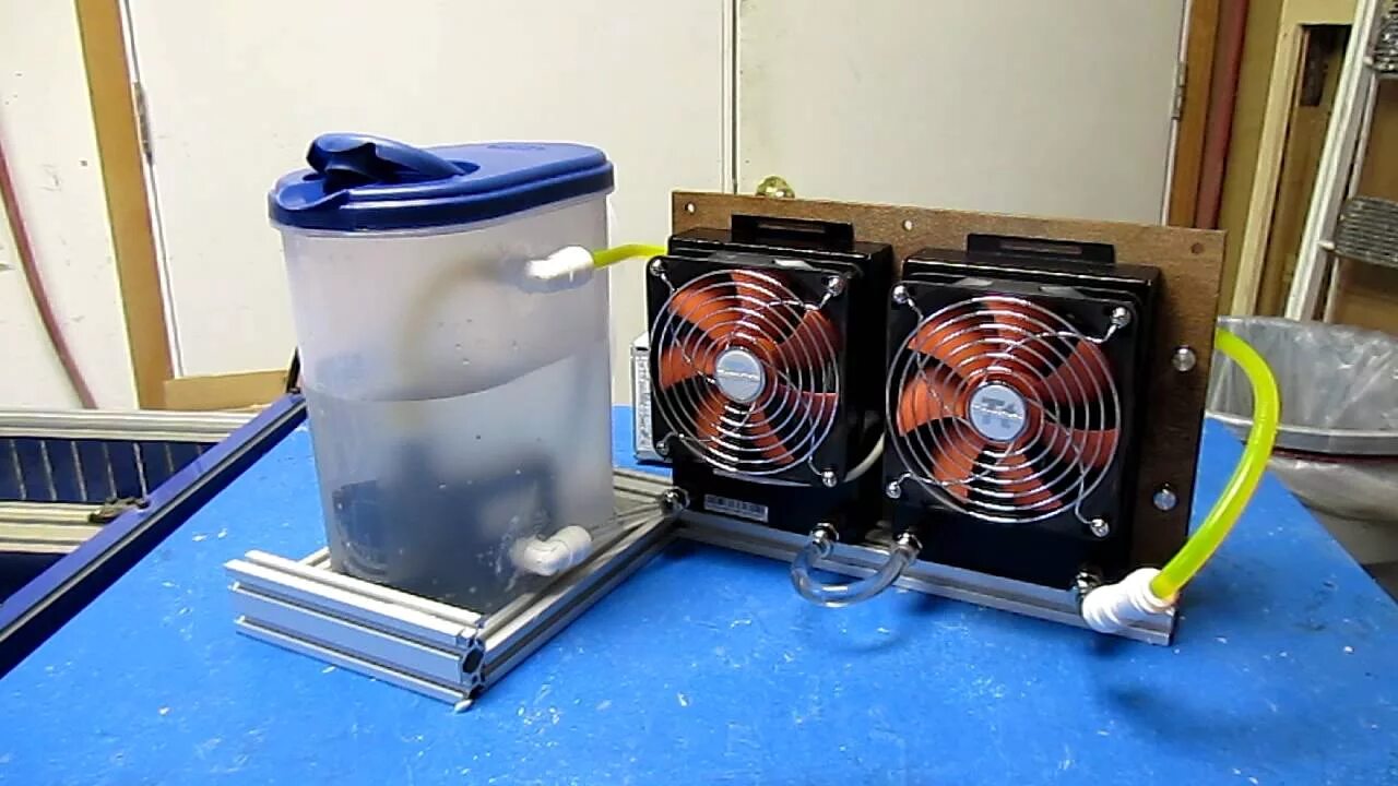 Сделать охладитель. Чиллер Cooling System. Чиллер охладитель воды cool Water. Чиллер для охлаждения самогонного аппарата. Chiller охладитель чиллер.