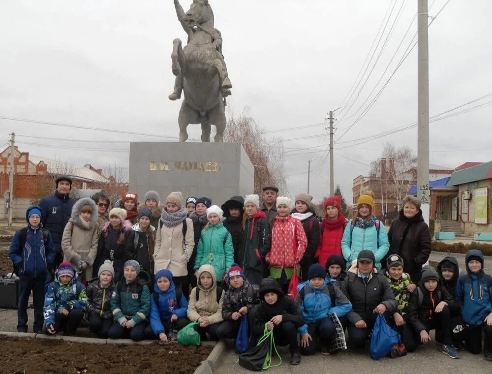 Город Николаевск Пугачев. Пугачёв (город). Саратовская область город Пугачев 9 мая 2022 года площадь. День красок, город Пугачев, Саратовская область, 22 год.. Сайт г пугачев