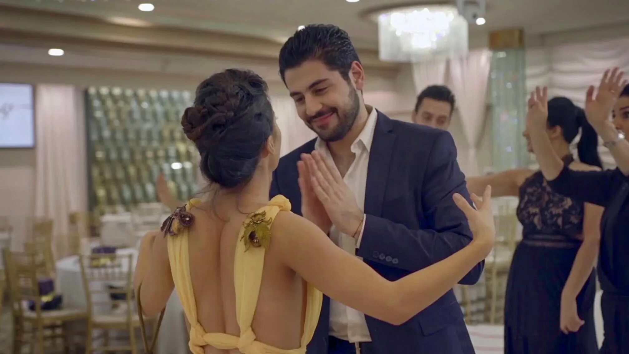 Патвиц аравел мурад. Армянские субтитры. Гиф красивый люцифер. Армянские субтитры. Покрик зоравар.