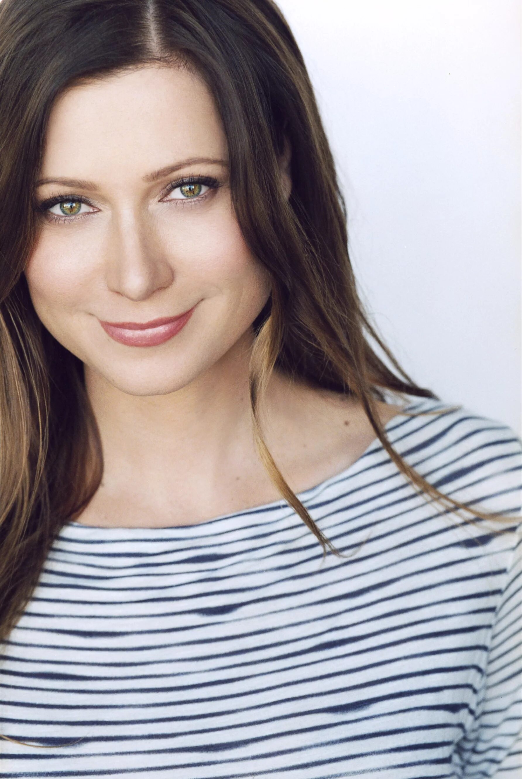 Sarah anne tea. Sarah anne. Энн хэтэуэй. Sarah anne. Sarah anne.