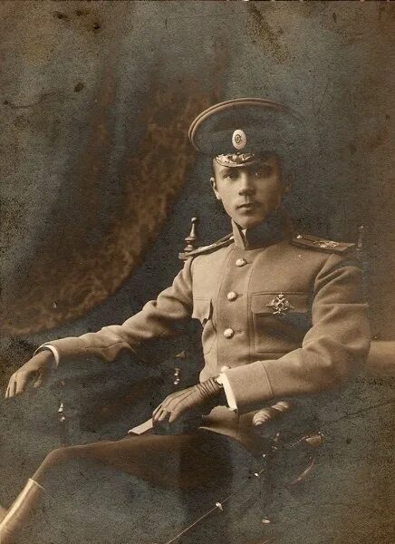 Есть среди офицеров. Штабс Капитан царской армии. Штабс-Капитан Российской императорской армии. Штабс Капитан императорской армии. Штабс Капитан 1916-1918.