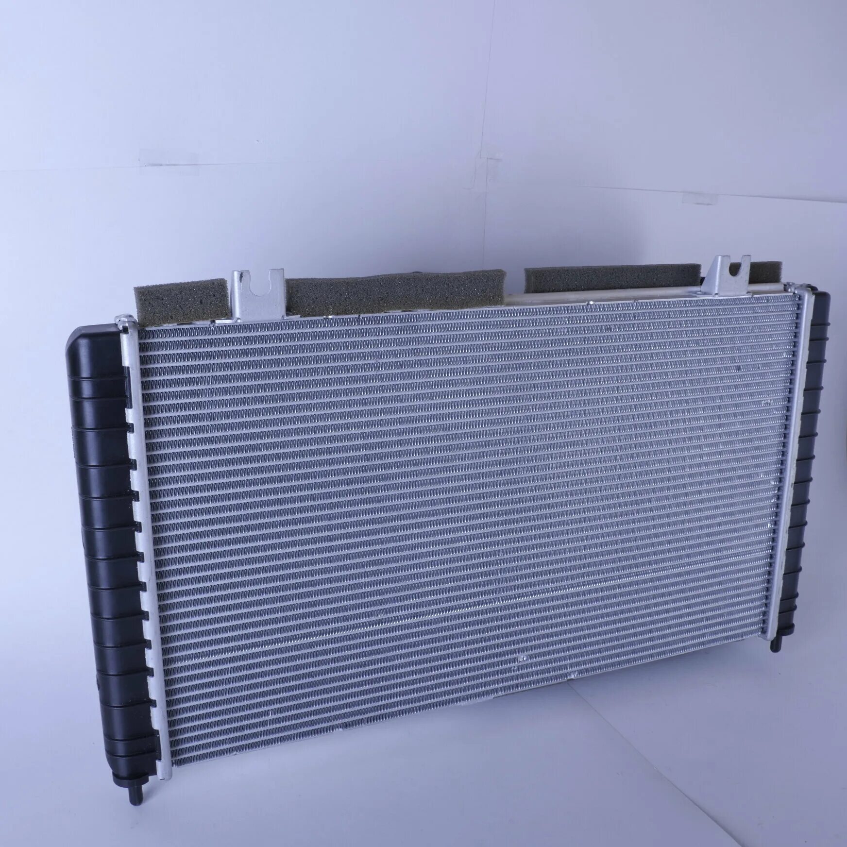 радиатор охлаждения калина 1 с кондиционером 16. радиатор охлаждения калина 1 с кондиционером 16. радиатор 1118-1301012. ваз 1117 радиатор охлаждения. 1118-1301012 ваз.