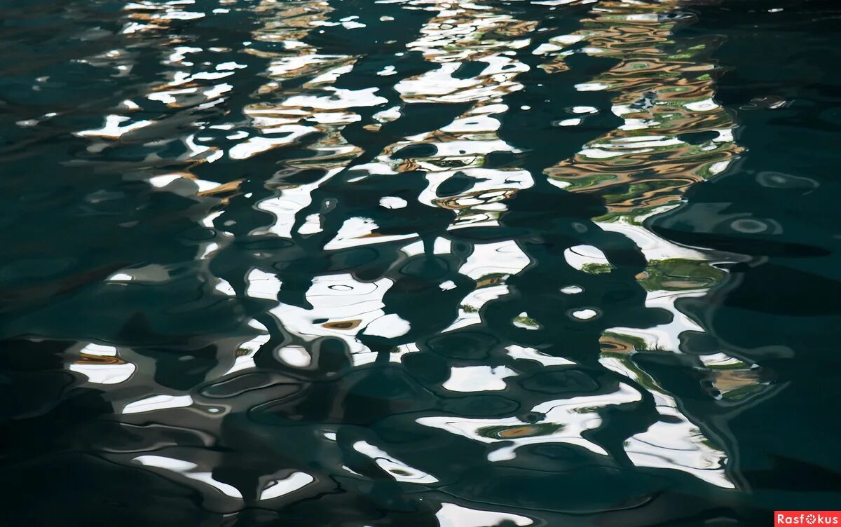 зеркальная вода