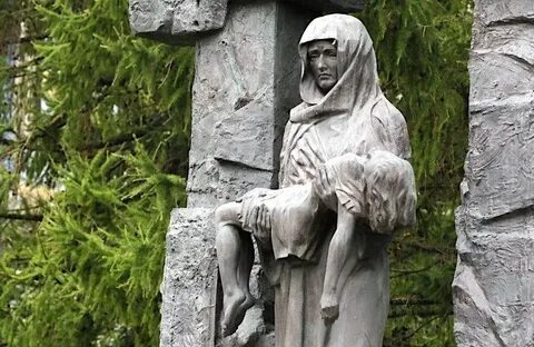Памятник в беслане погибшим детям