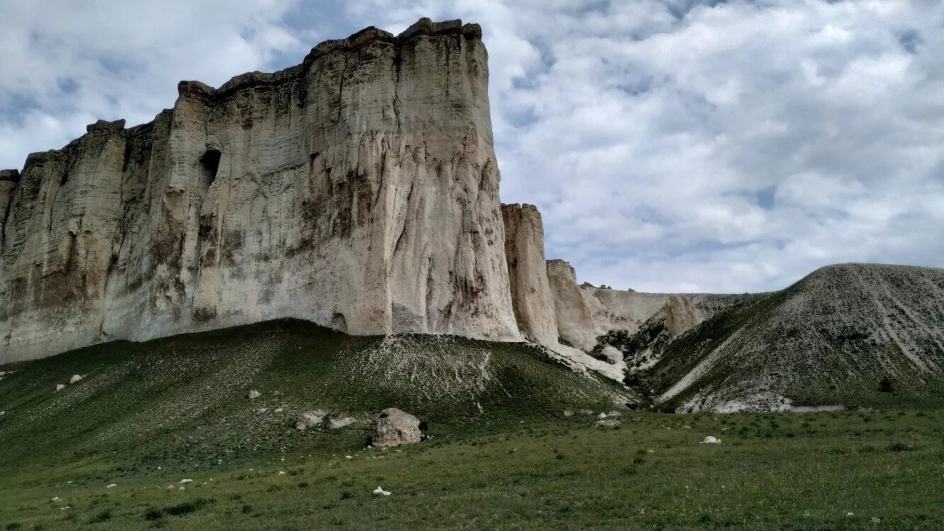 Белая скала Амурская область. Белая скала Белогорск. Белогорск город белая гора. Белая скала Прокопьевск.