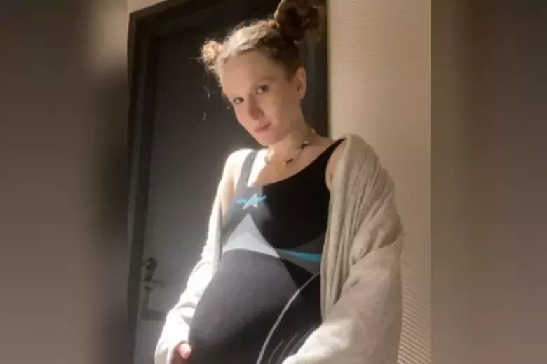 Монеточка беременна 2022. Монеточка певица беременна. Елизавета монеточка беременная. Монеточка беременна. Монеточка певица.