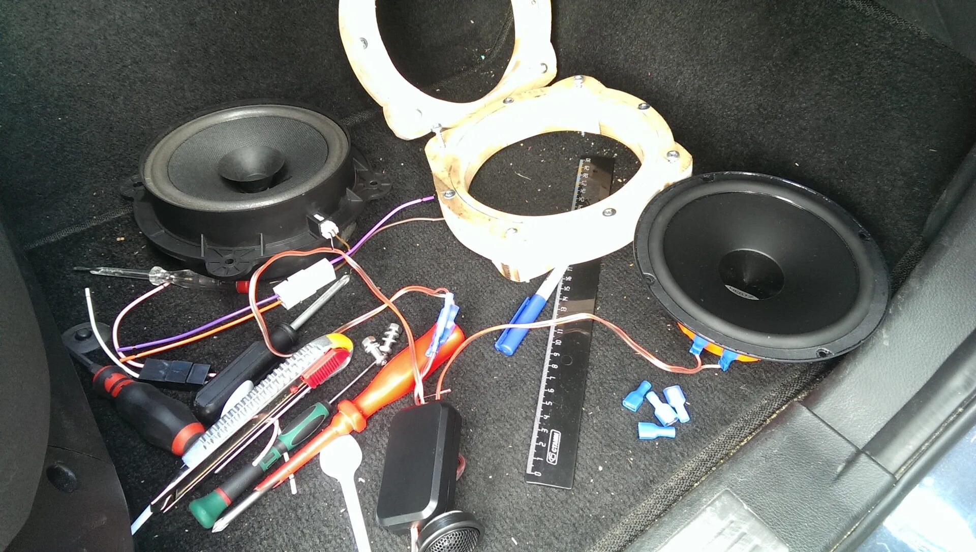 Колонки в машину. Скрежет в колонках. Скрипит руль ваз 2114. Штатные динамики ssangyong kyron. Скрежет в колонках.