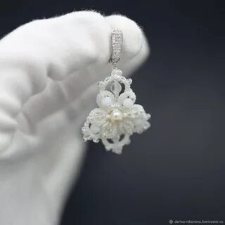 Красивые белые серьги
