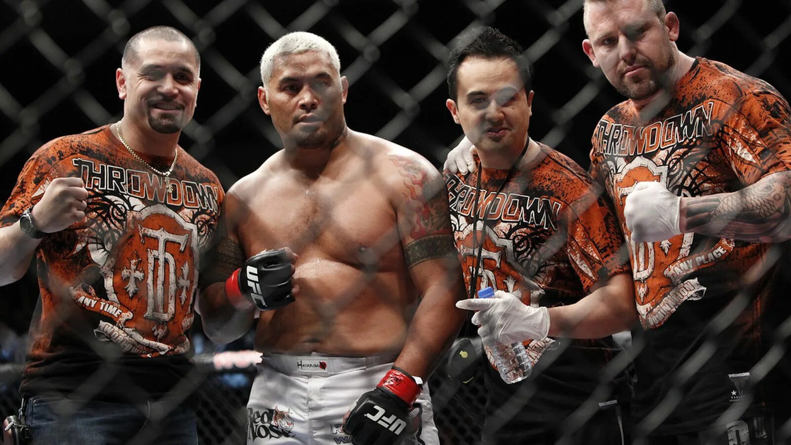 Марк боец. Марк хант антонио сильва. Боец марк хант. Mark hunt k1. Самоанец юфс.