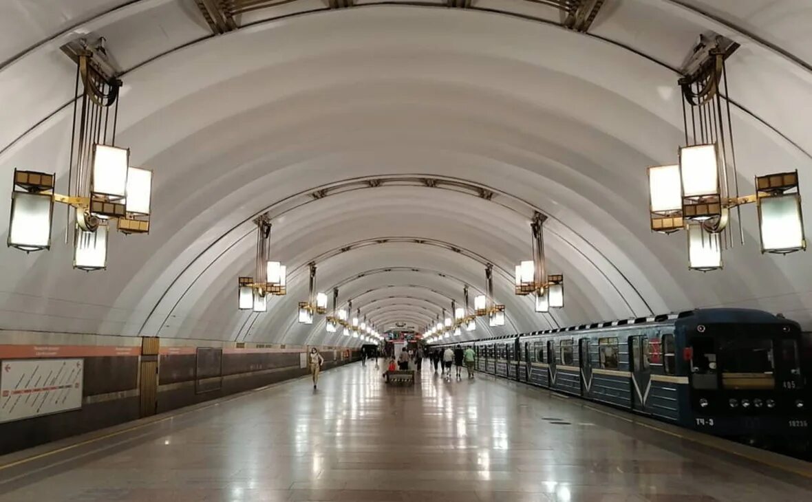 Происшествие на оранжевой ветке. Оранжевая ветка спб сегодня. Оранжевая ветка спб сегодня. Оранжевая ветка метро сегодня что случилось. Оранжевая станция метро спб.