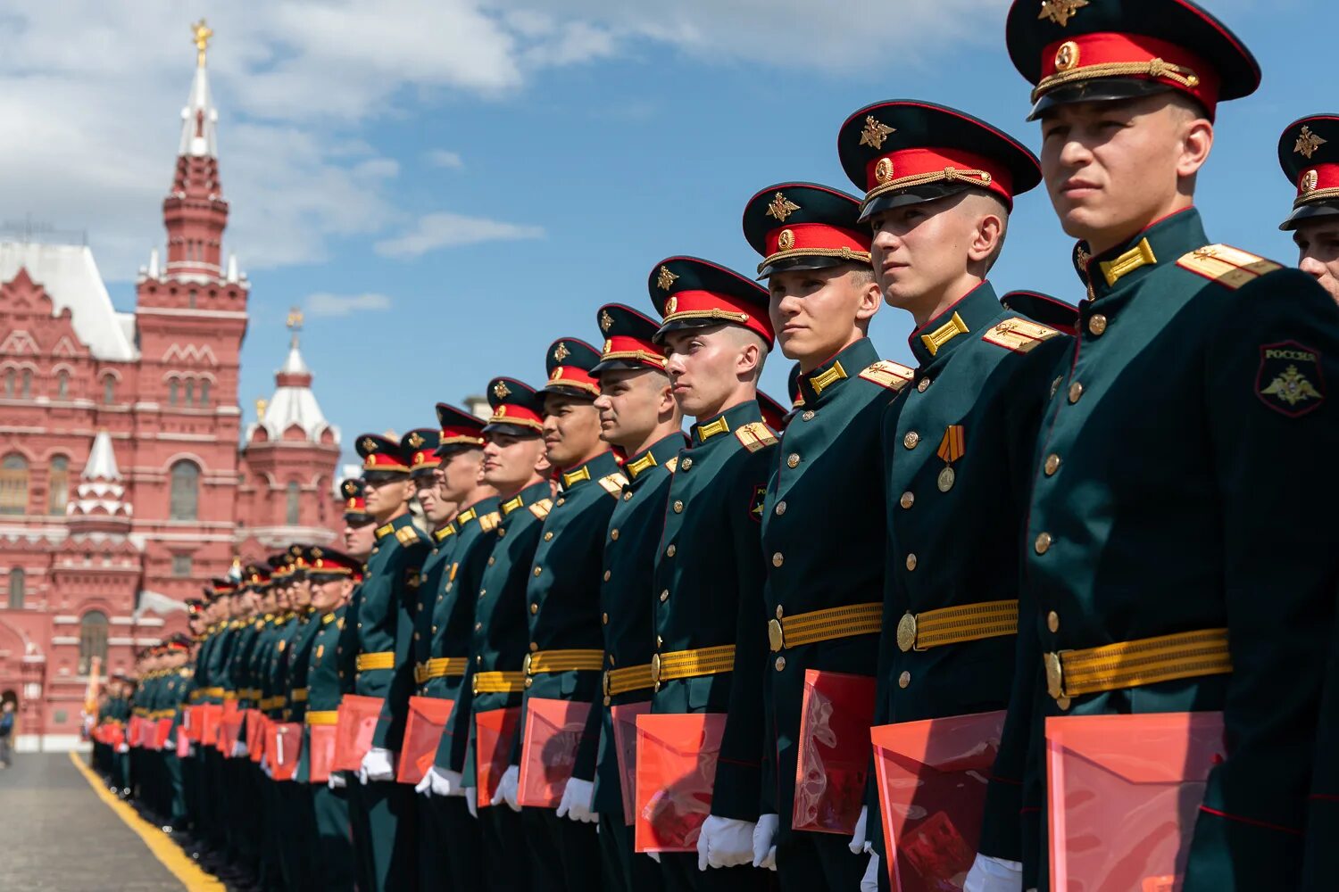 Московский военный. МВВКУ Московское высшее командное училище. Кремлевские курсанты МВОКУ. Выпуск МВОКУ на красной площади.