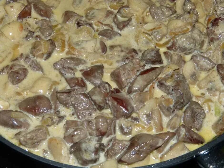 Блюда из куриных сердечек и желудков. Куриные сердечки и пупки. Куриные желудки готовые. Пупочки куриные в сметане