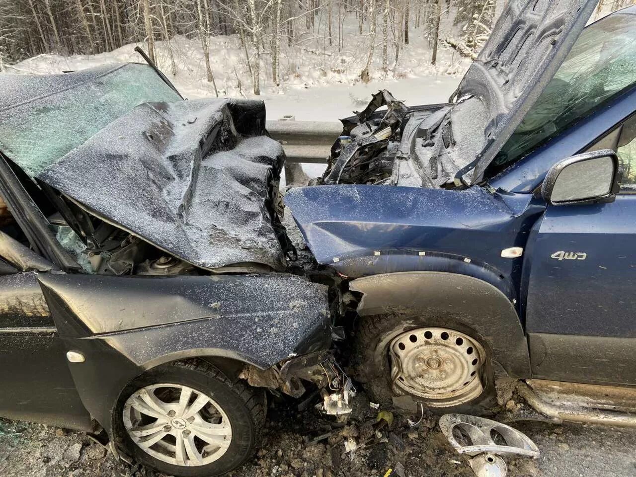 Авария на трассе тюмень ханты мансийск. Дтп трасса тюмень ханты мансийск. Дтп на трассе тюмень ханты мансийск. Авария на трассе тобольск ханты мансийск. 2.