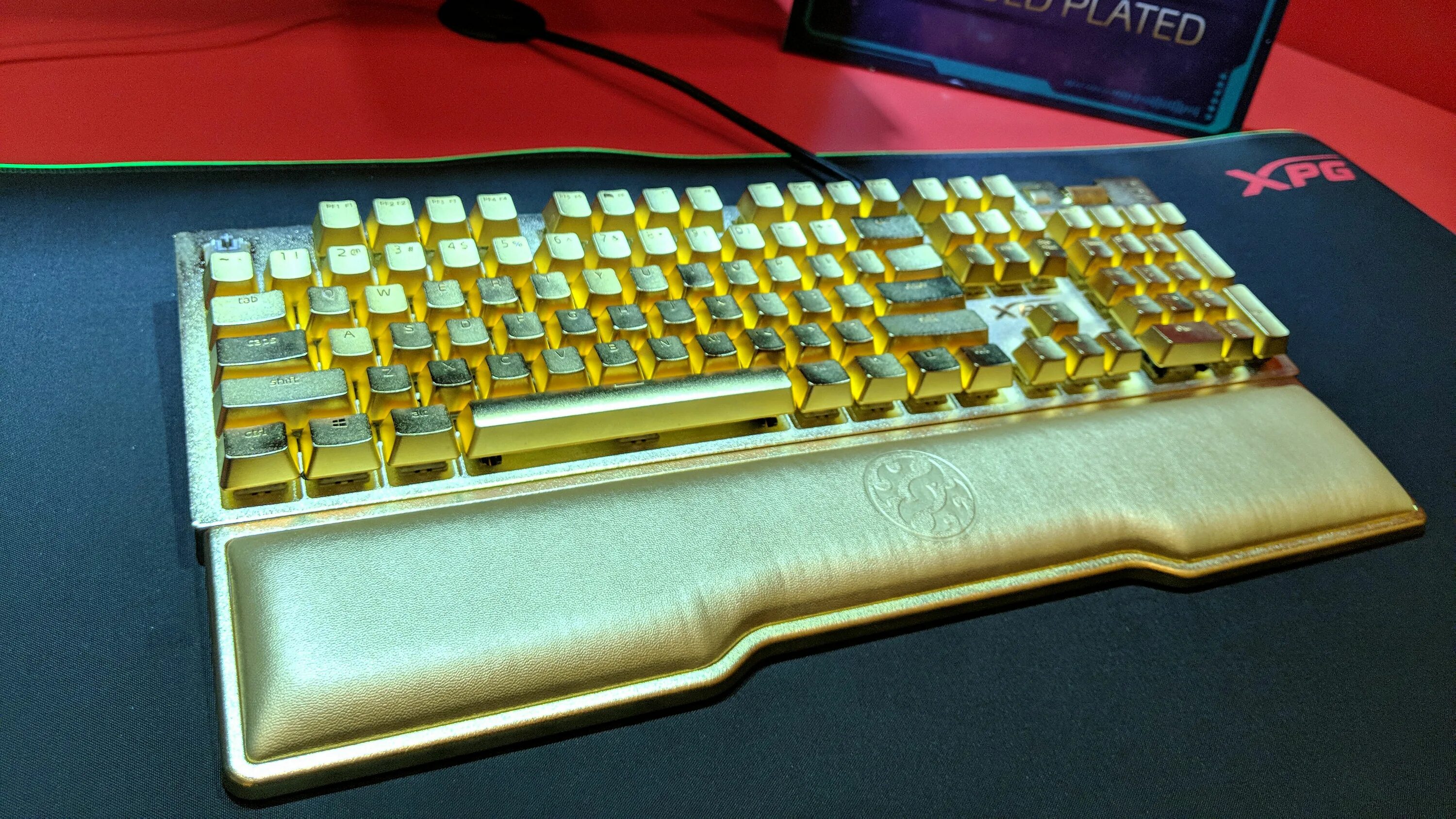 Kirameki Pure Gold Keyboard. Клавиатура XPG k10. Самая дорогая клавиатура в мире. Самая крутая клавиатура в мире. Expensive gaming