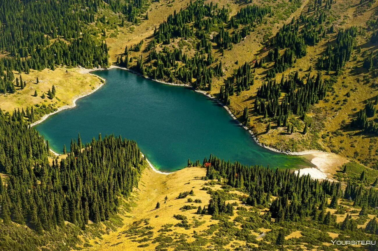 Природные страны казахстана. Озеро Кольсай Казахстан. Национальный парк Кольсайские озёра. Кольсайские озёра 3 озеро. Озера Кунгей-Алатау.
