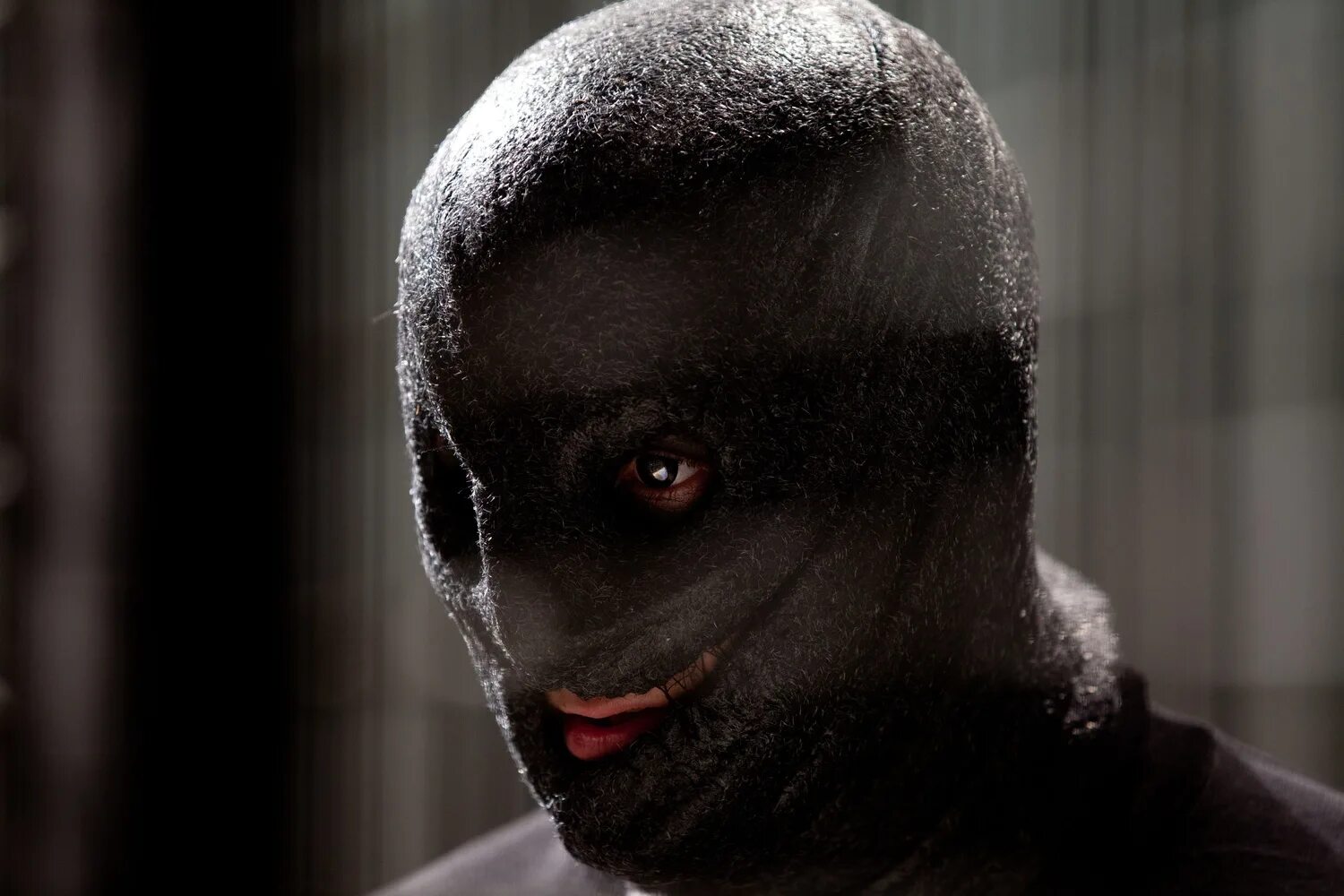 маньяк помогает жертве фильм. коллекционер 2009 трейлер. коллекционер 2009 постер. коллекционер 2009 трейлер. джош стюарт коллекционер фильм 2009.