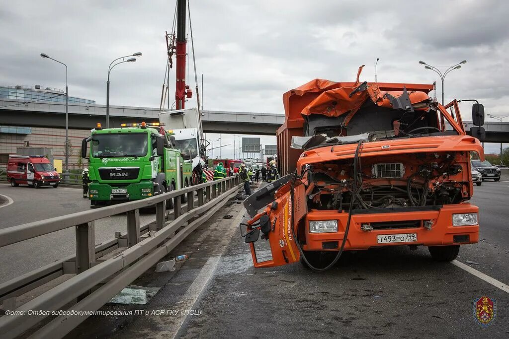 Новости мкад сегодня. Московская кольцевая автомобильная дорога. Новости мкад сегодня. Мкад пробки. Новости мкад сегодня.