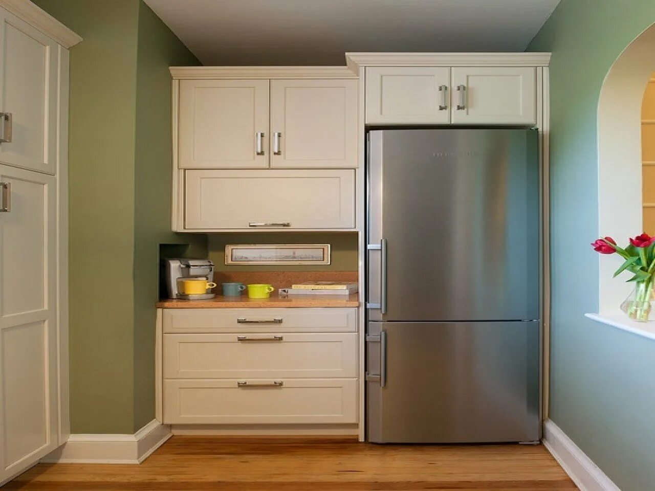 Кухня без холодильника. Встраиваемый холодильник для кухни. Шкаф под холодильник. Шкаф на кухню. Шкаф для встраиваемого холодильника.