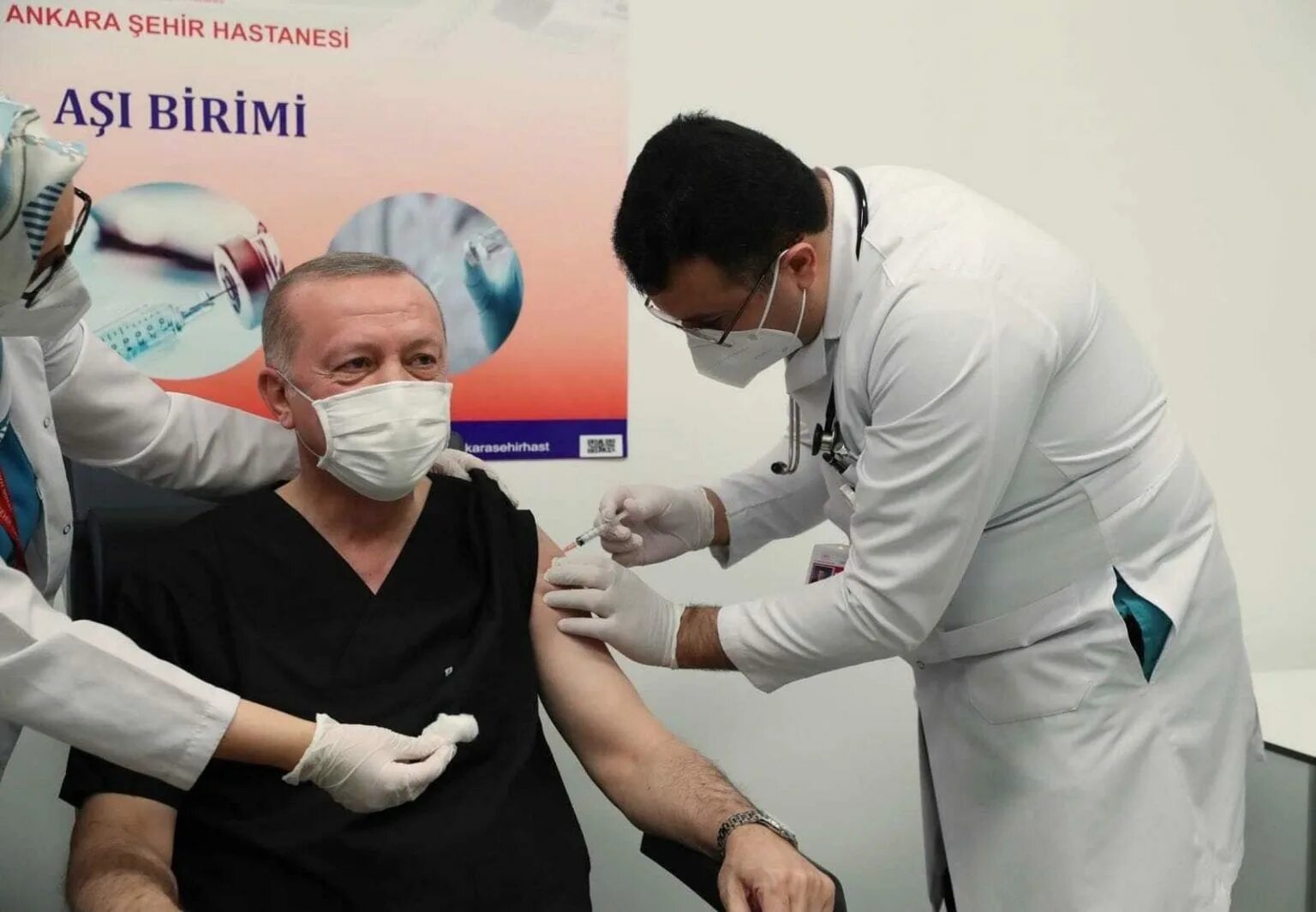 Турция вакцины. Эрдоган вакцинация. Эрдоган вакцина от коронавируса. Шифосини берсин фото. Фото турецкой вакцины.