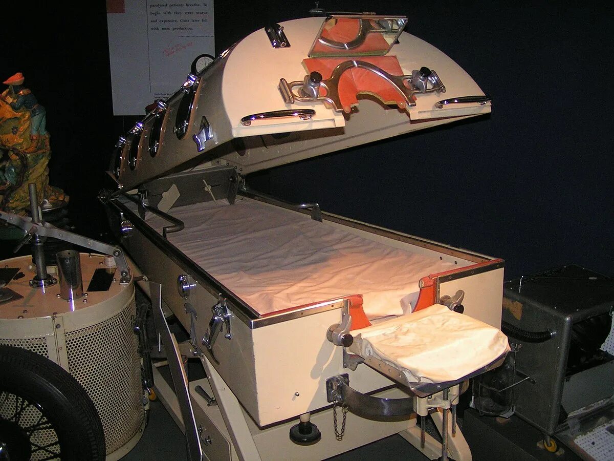 Iron lung iron lung. Полиомиелит барокамера. Аппараты железа лучшие. Железные легкие изнутри. Полиомиелит барокамера.