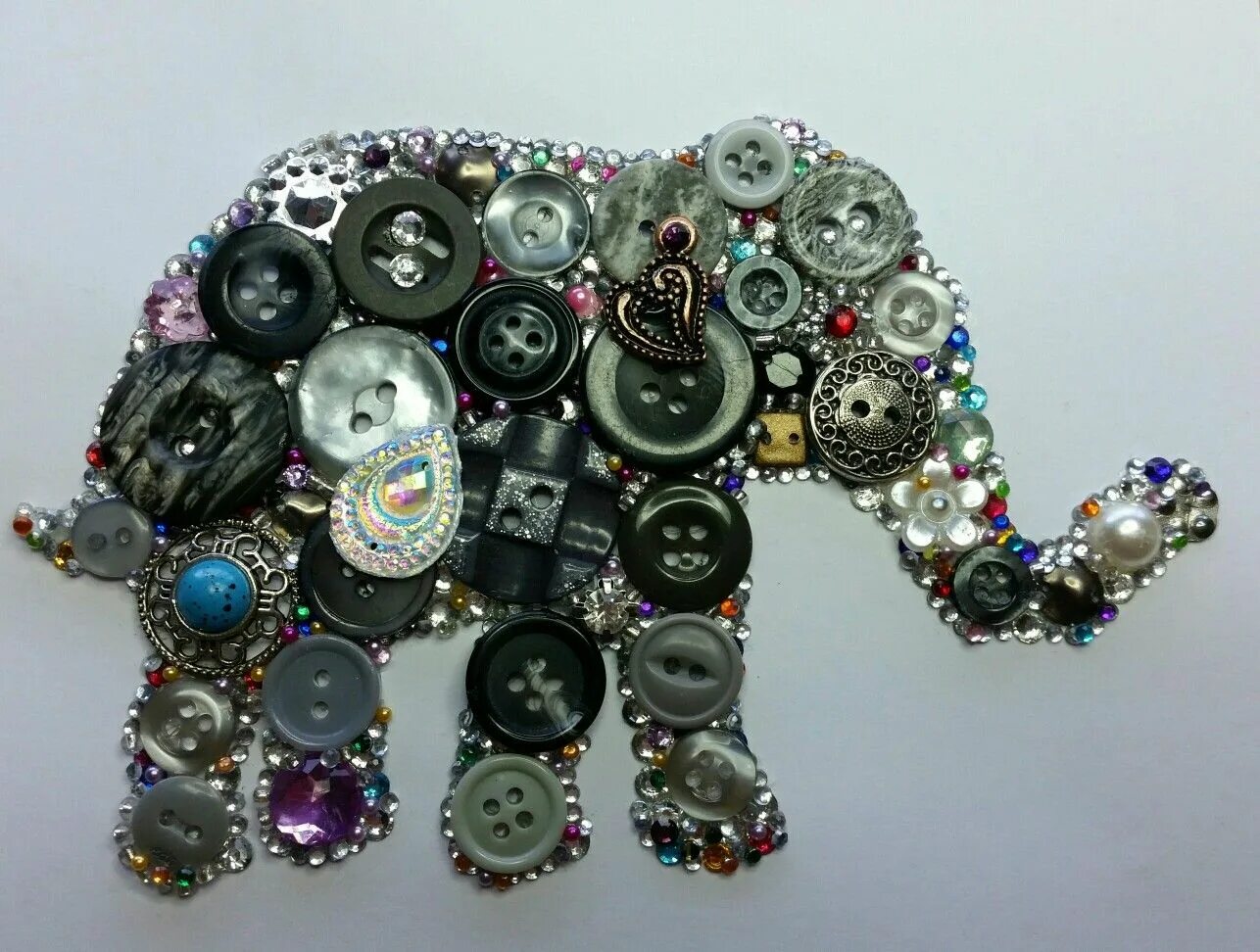 изделия из пуговиц. декор из пуговиц на одежде. изделия из пуговиц. панно с пуговицами. украшения из пуговиц.