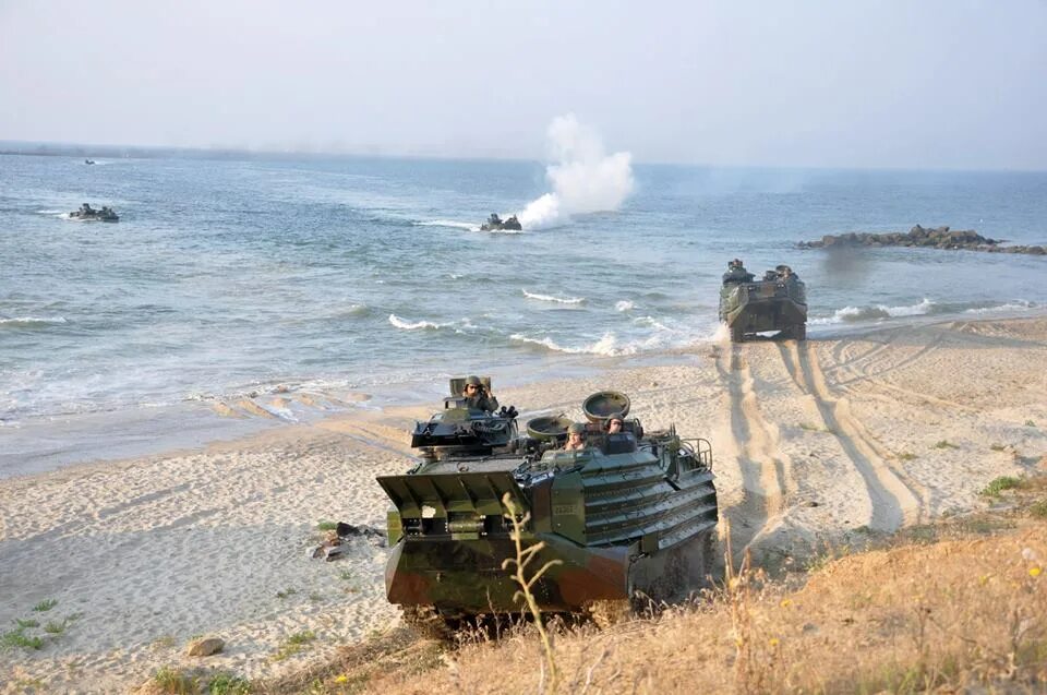 Морской десант морская пехота. Шилка морской пехоты тихоокеанского флота. Высадка морского десанта сша. Высадка морской пехоты бтр с бдк. Техника морского десанта.