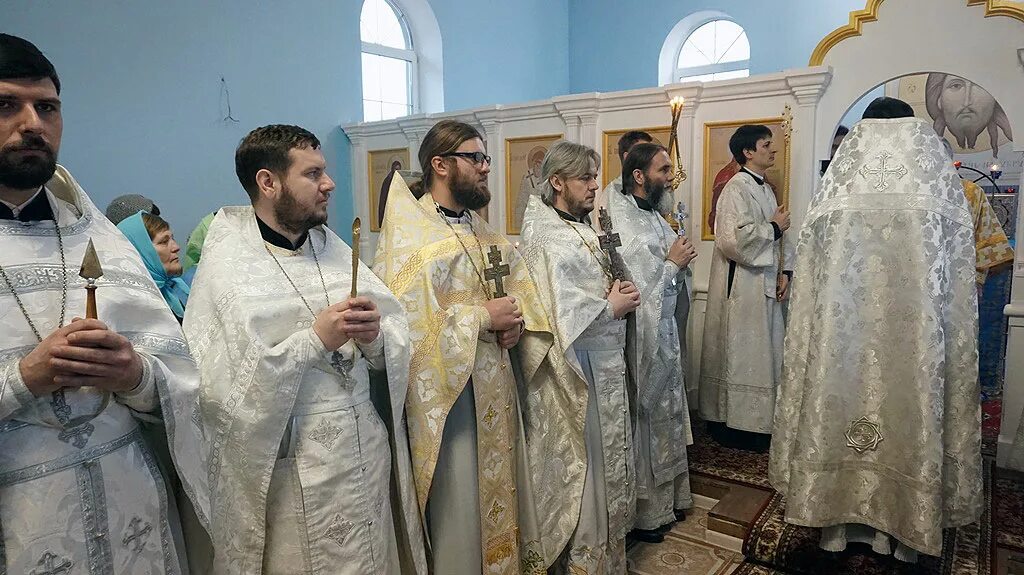 Женский монастырь монахини жизнь в монастыре. Цвета облачения священнослужителей православной церкви. Донская епархия лого. Церкви принимающие одежду. Донская духовная семинария рпо.