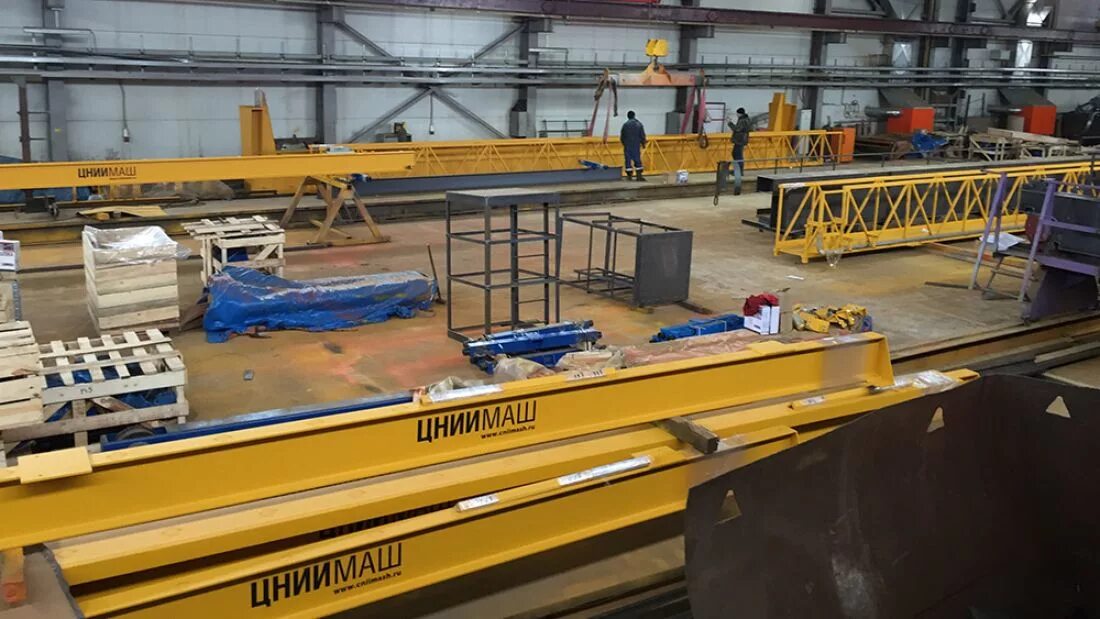 Краснодарский крановый завод выставочная площадка. Южный крановый завод. Консольный кран на колонне поворотный. Кран балка опорная двухбалочная. Южный крановый завод.