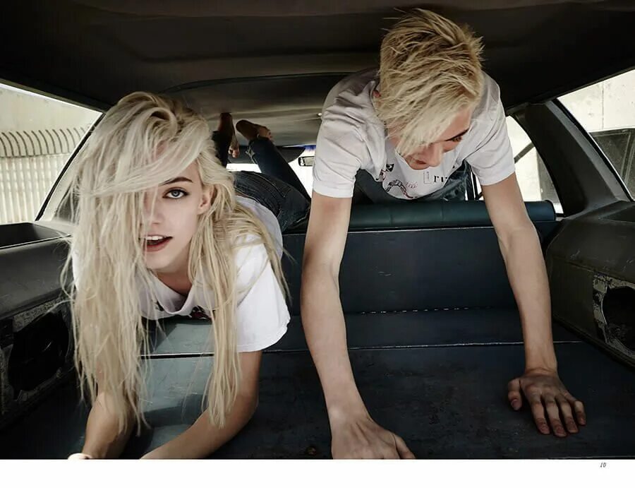 Девушка с белыми волосами с парнем. Девушка с белыми волосами с парнем. Аниме парень и девушка. Аниме парень с белыми волосами и девушка. Девушка с белыми волосами с парнем.