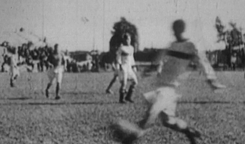 Блокадный матч 1942. Блокадный матч динамо ленинград. Футбольный матч в блокадном ленинграде динамо. Футбольный матч ленинград 1942. Блокадный матч 1942.