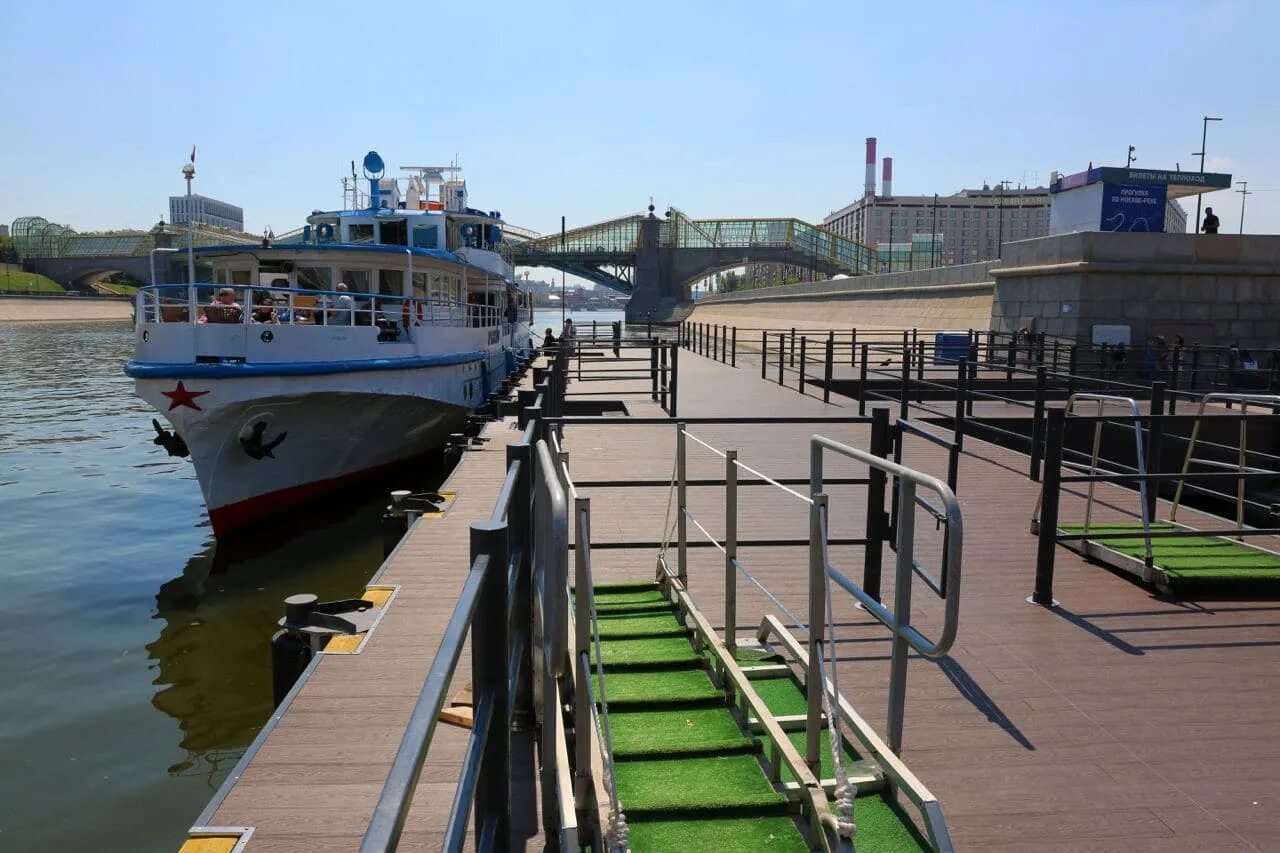 Реконструкция причала. Причал южный речной вокзал. Речной вокзал пермь 2023. Плавучий пирс. Находкинский судоремонтный завод бункеровка судов причал.