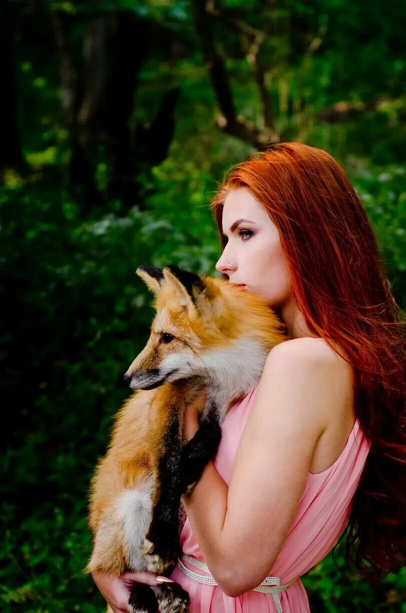 Фотосессия с лисой. Девушка и лиса. Красивая девушка лиса. Девушка и лиса. Proud fox girls.