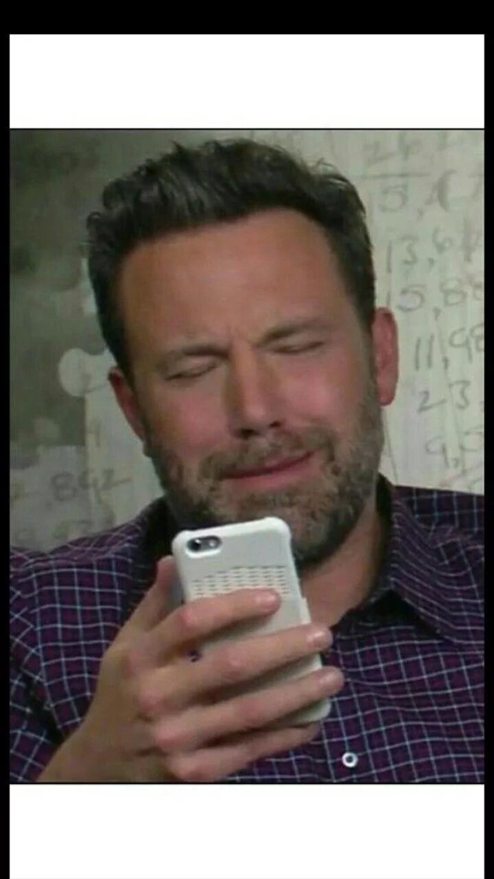 Бен аффлек. Курящий бен аффлек. Грустный бен аффлек мем. Ben affleck meme. Бен аффлек sad.