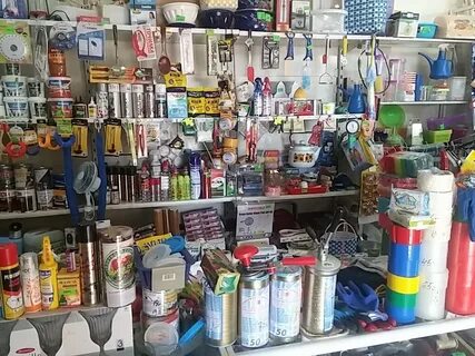 Хозяйственный магазин на улице