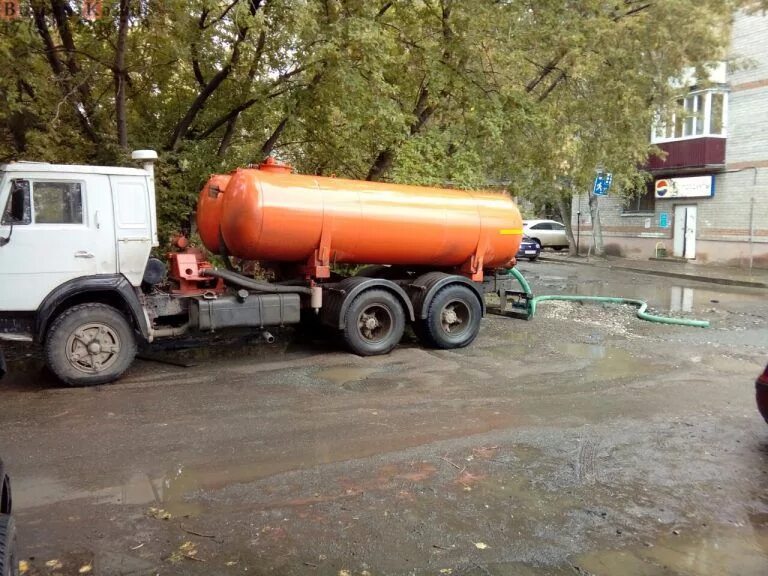 Номера телефонов откачка выгребных ям в пензе. Номера телефонов откачка выгребных ям в пензе. Откачку септиков на юле. Ассенизатор водовоз колесо. Услуги ассенизатора в ессентуках.