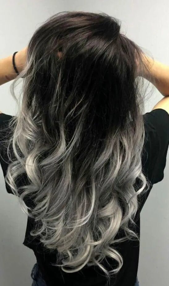 В какой цвет можно перекрасить черные. Черно Пепельное омбре. Пепельное омбре на темные волосы 2021. Длинные пепельные волосы. Амбреана черные волосы.