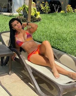 Slideshow sofiiiia gomez onlyfans.