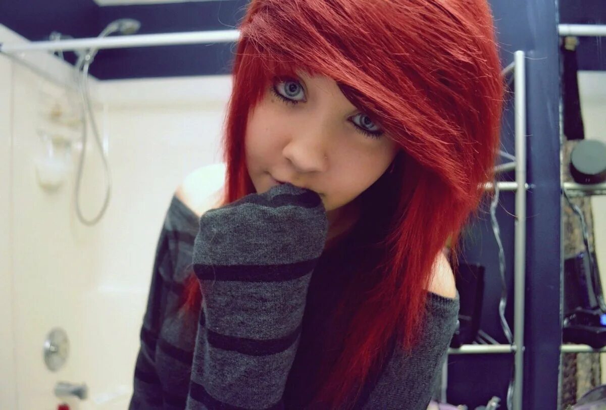 Эмма субкультура. Amber mccrackin black hair. Эмо няшка. Эмо няшки. Эмо девочка с черными волосами.