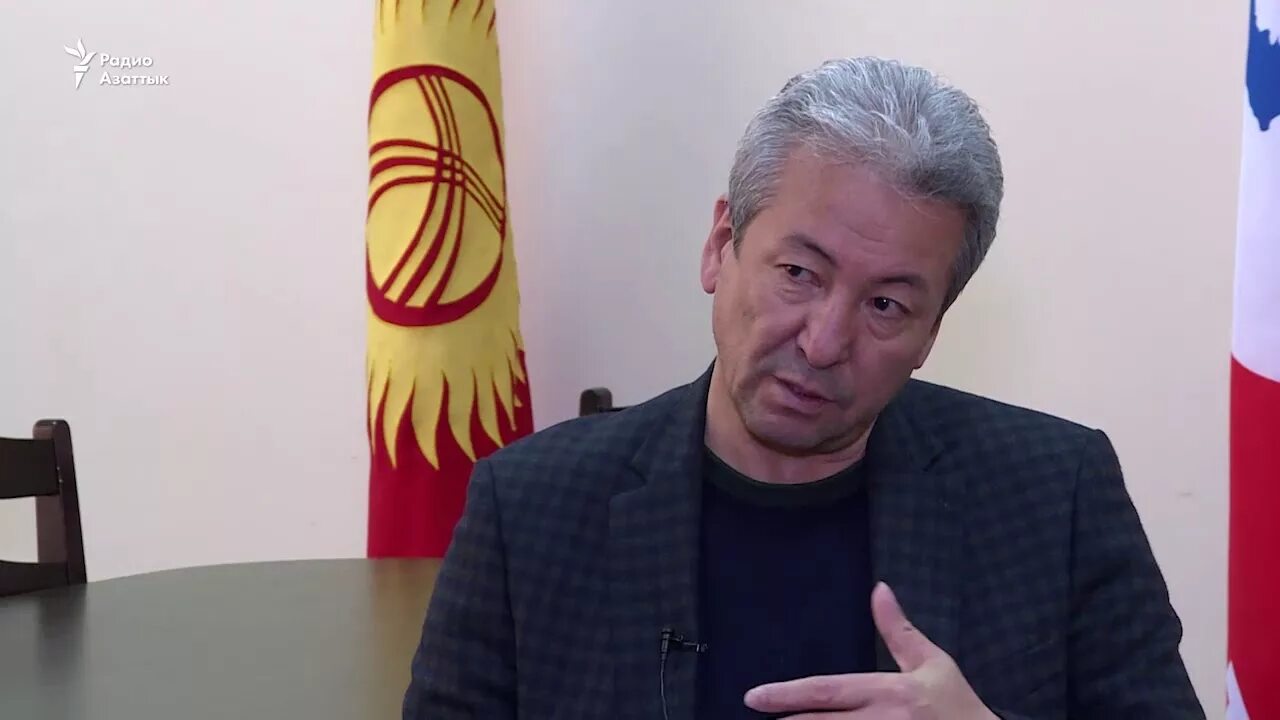 Мадумаров. Адахан кимсанбаевич. Адахан мадумаров в парламенте. Садыр жапаров и адахан мадумаров. Мадумаров.