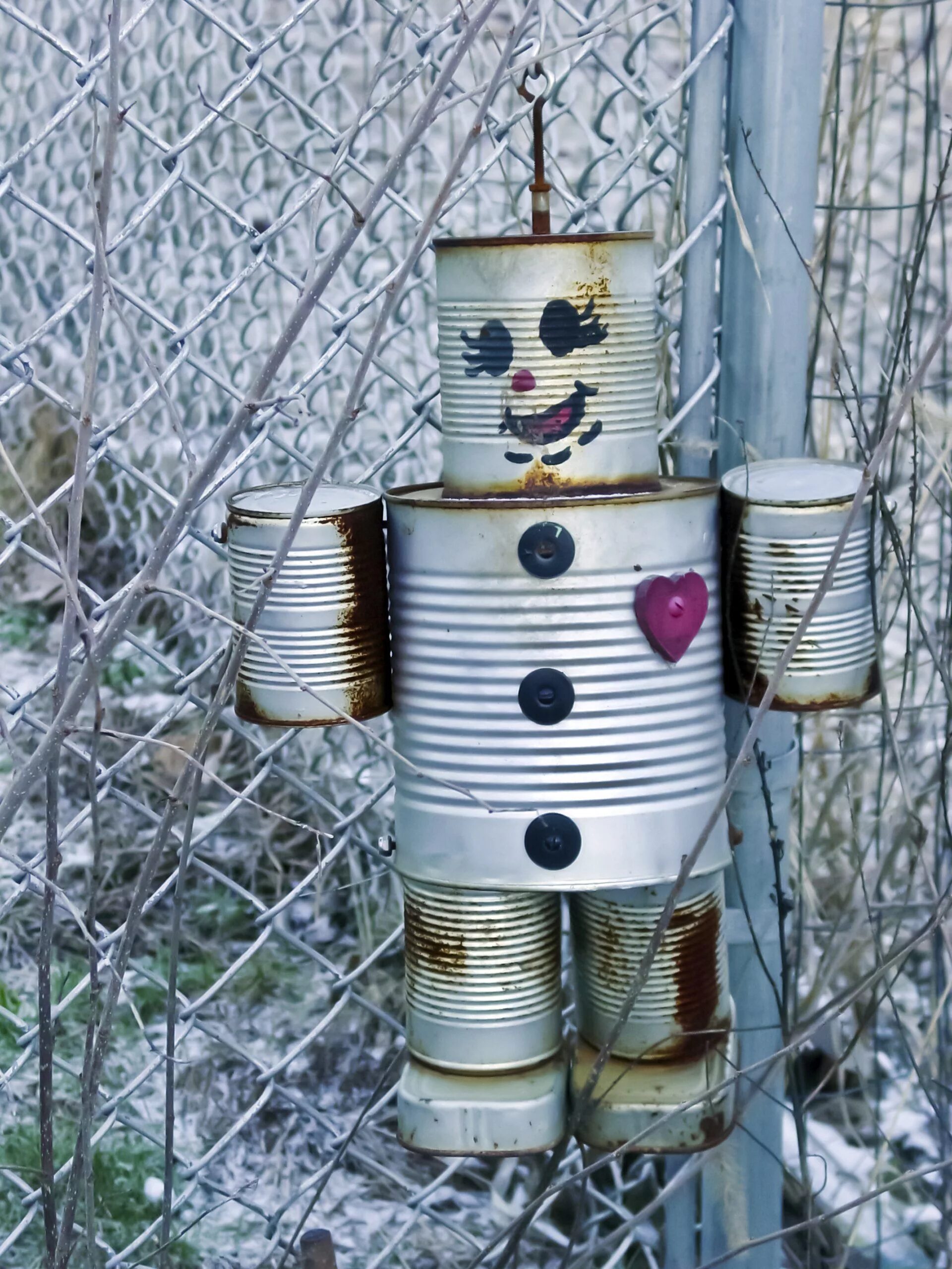 Что можно сделать из под банки энергетика. Робот из жестяных банок из под Энергетика. Робот из Энергетиков банок. Сова из консервных банок. Поделки из банок от Энергетика