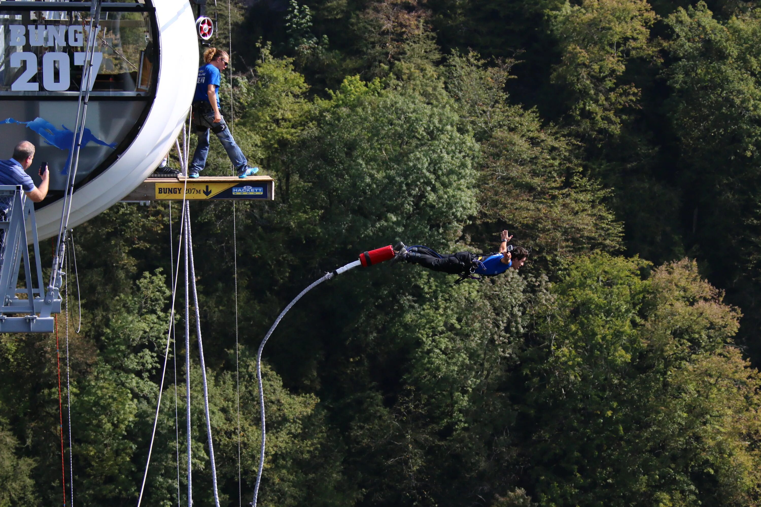 Скайпарк иркутск. Bungy 207 сочи. скайпарк сочи банджи 207. скайпарк сочи прыжок. сочи скай парк прыжок с банджи 207м.