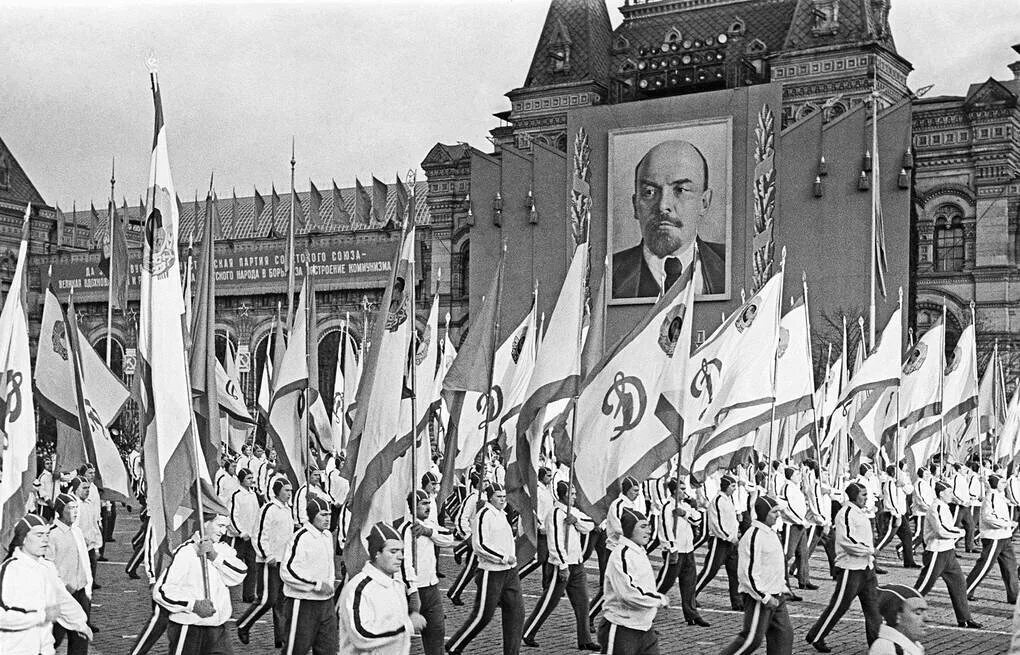 Society 18. Спортивное общество Динамо 1923. Московское Пролетарское спортивное общество «Динамо».. Парад физкультурников 1936. В 1923 году основано первое спортивное общество «Динамо».